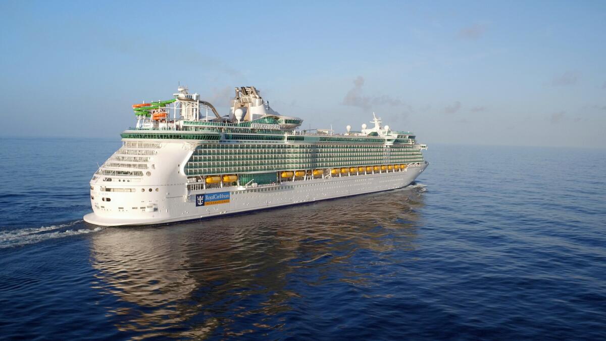 You are currently viewing Royal Caribbean alters cruise ship itineraries to avoid Hurricane Erin – Royal Caribbean Blog