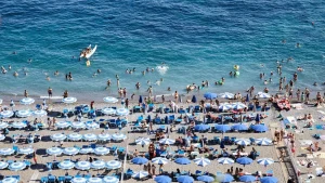 Read more about the article Lido law: How to navigate the Italian lido like a local – Gourmet Traveller