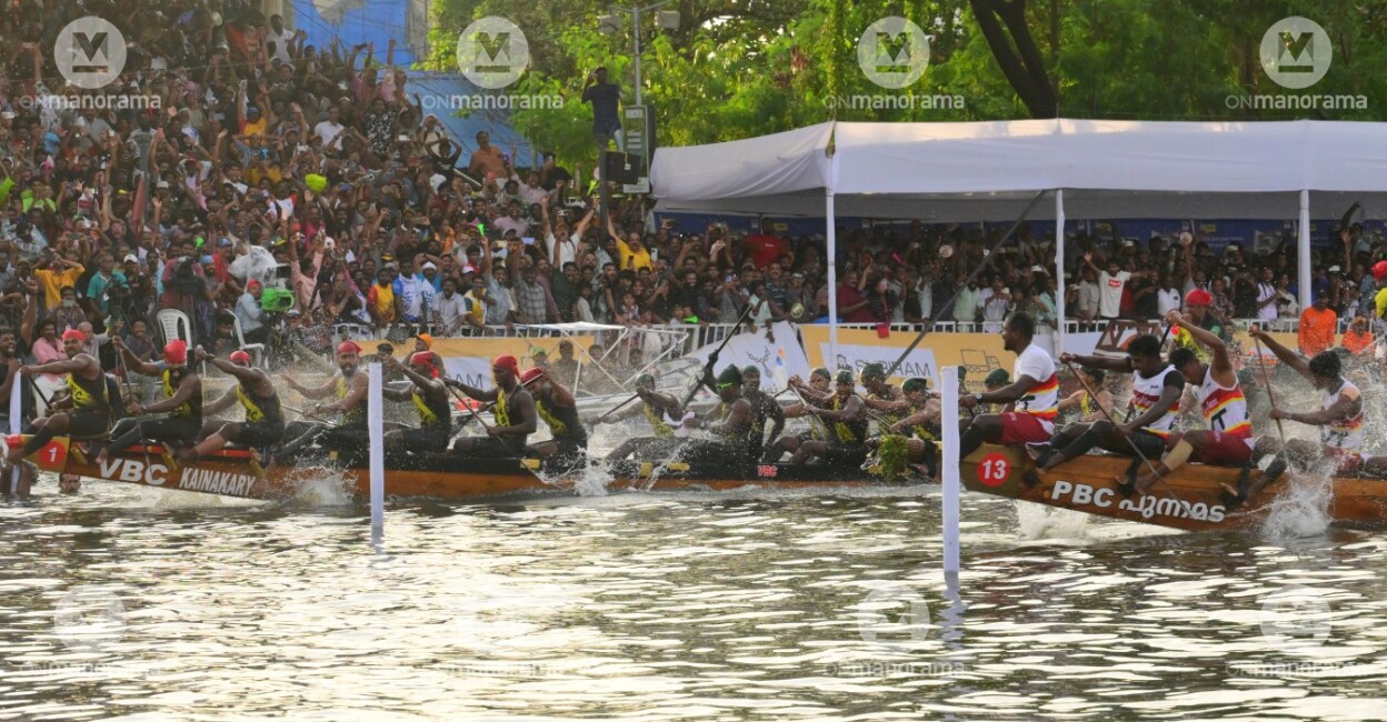 Read more about the article Veeyapuram Chundan, rowed by Village Boat Club, Kainakari, wins a tough race to lift Nehru Trophy 2025 – Onmanorama