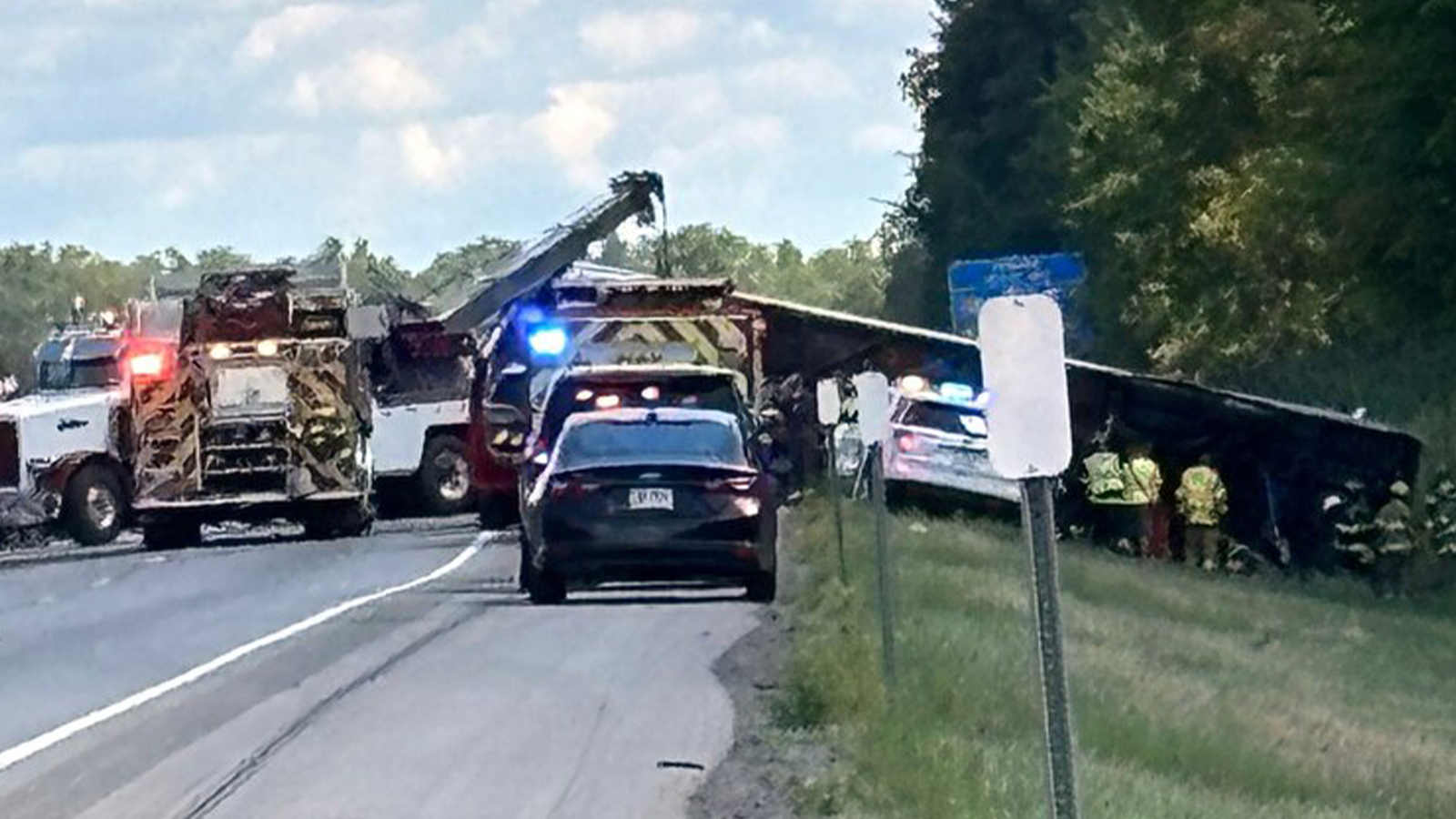 Read more about the article NYC tour bus crash: 5 people killed on I-90 in Pembroke in Upstate NY, state police confirm – ABC7 Los Angeles