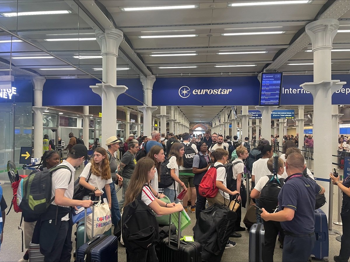 You are currently viewing Eurostar services cancelled: Passengers advised to postpone travel after track closure in France – NationalWorld