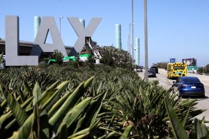 Read more about the article Changes Are Coming for an Iconic Los Angeles Airport Sign – InsideHook