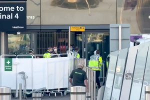 Read more about the article Heathrow Airport live: Terminal reopens after evacuation and 21 people treated by paramedics – The Independent