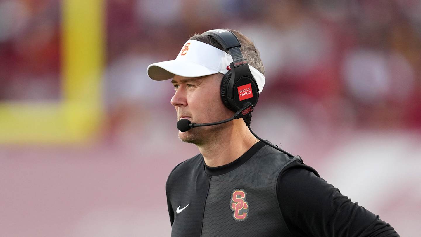 You are currently viewing Lincoln Riley Reveals New Plane Upgrade for USC's Grueling 7,298 Mile Travel Schedule – Sports Illustrated