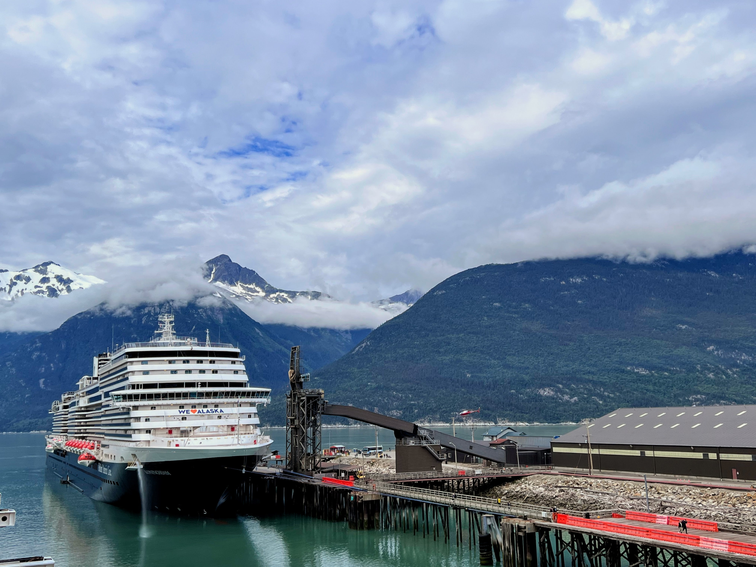 You are currently viewing 9 Alaska Cruise Tips and Tricks (Including What To Pack and Expect) – Upgraded Points