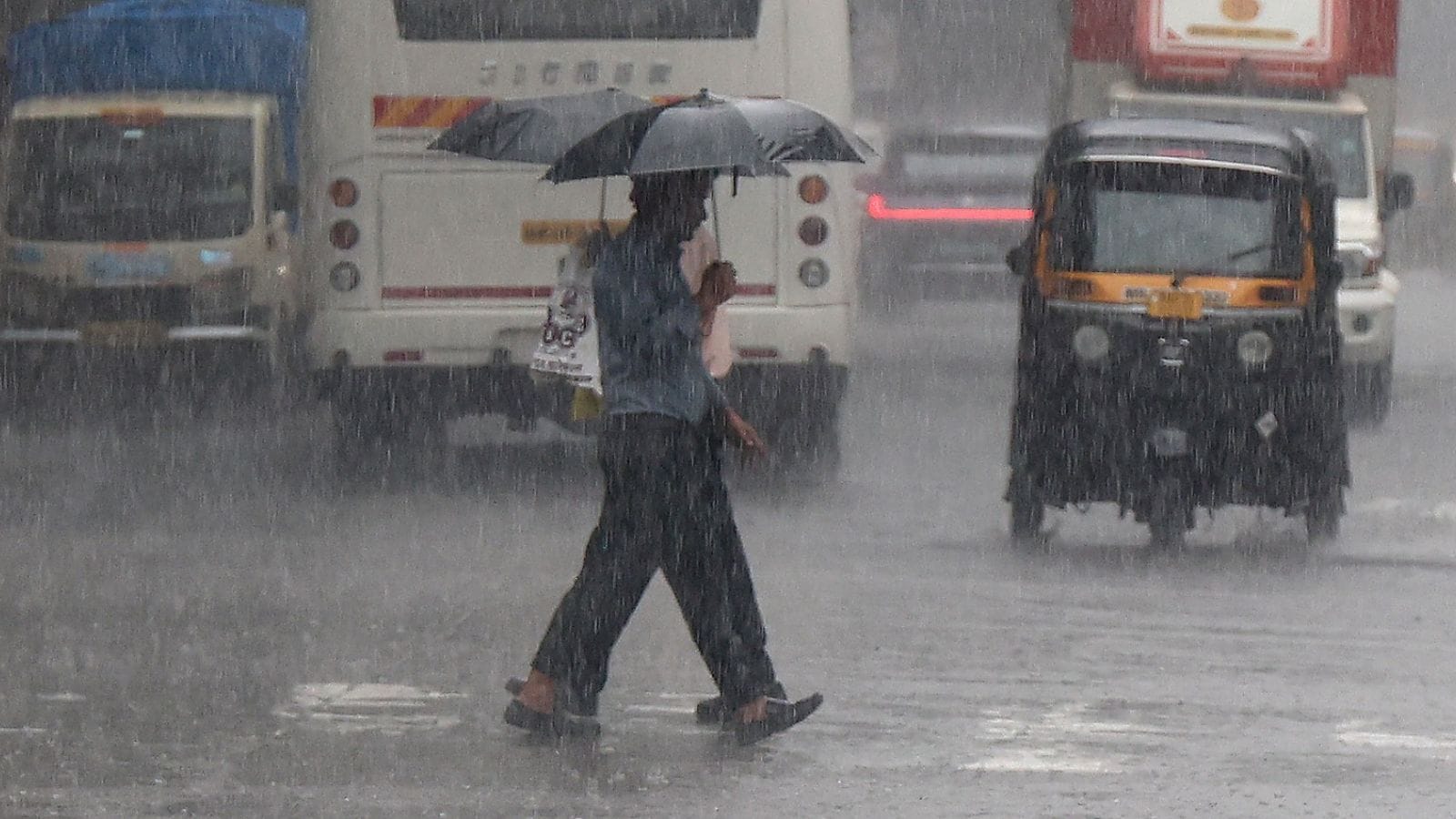 You are currently viewing Mumbai Rains Today LIVE Updates: Heavy rain likely in parts of Maharashtra for two days – The Indian Express