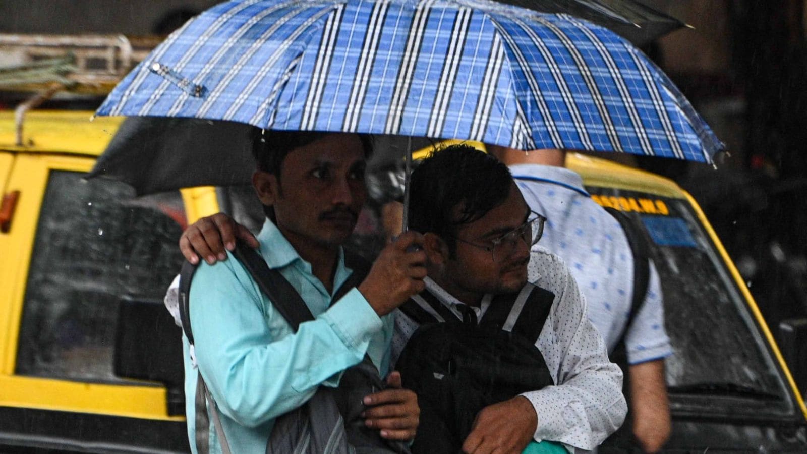 You are currently viewing Mumbai Rains Today LIVE Updates: 4 killed, over 120 evacuated in 24 hours as rains batter parts of Maharashtra – The Indian Express