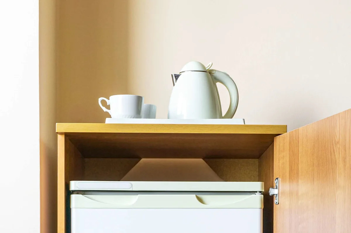 You are currently viewing Why You Should Never Use the Kettle in Your Hotel Room, According to Travelers