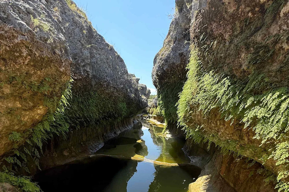 You are currently viewing This 14-mile Riverbed Hike in Texas Leads to One of the Best Swimming Holes in the State—With 50-foot-deep Pools