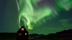 Read more about the article How to See the Northern Lights Without Leaving the U.S. – Outside Magazine