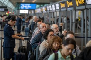 Read more about the article Heathrow Airport Faces Technical Disruptions: Potential Delays for Passengers – Travel And Tour World