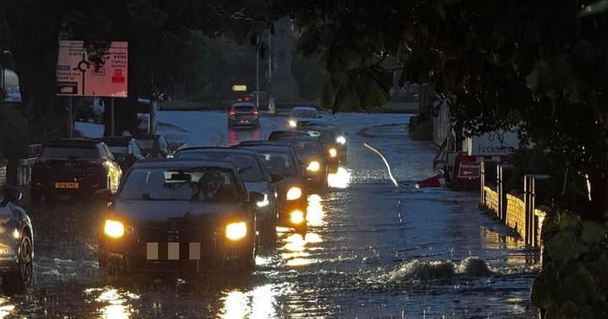 You are currently viewing LIVE: Flood warnings still in place across Greater Manchester after after night of torrential rain – Manchester Evening News