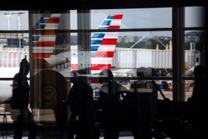 Read more about the article American Air Flight Delays Mount Amid Maintenance System Problem – Bloomberg.com