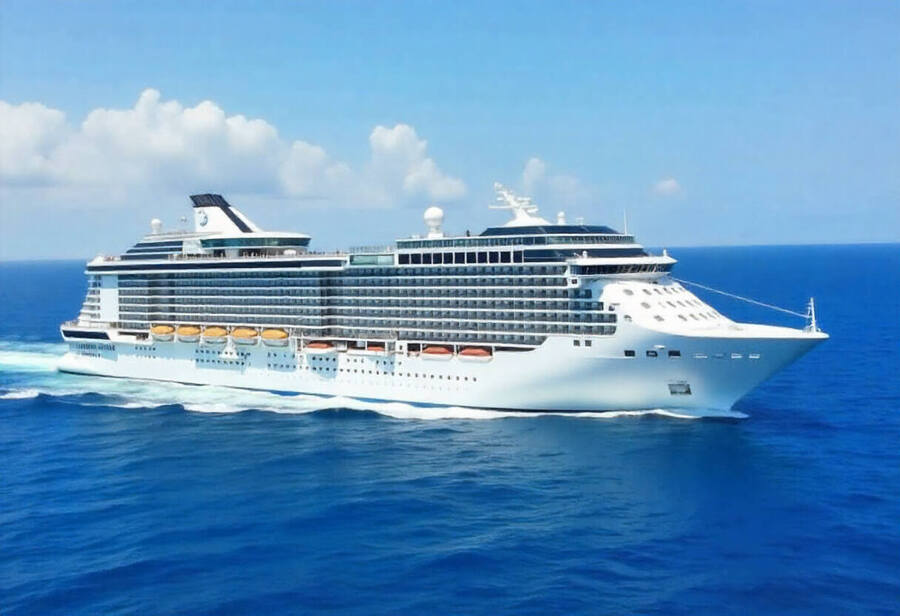 You are currently viewing Star of the Seas, Symphony of the Seas, Utopia of the Seas, Freedom of the Seas and Eight Other Ships Rerouted Across the Caribbean and Atlantic as Hurricane Humberto and Imelda Disrupt Travel Plans: New Update – Travel And Tour World