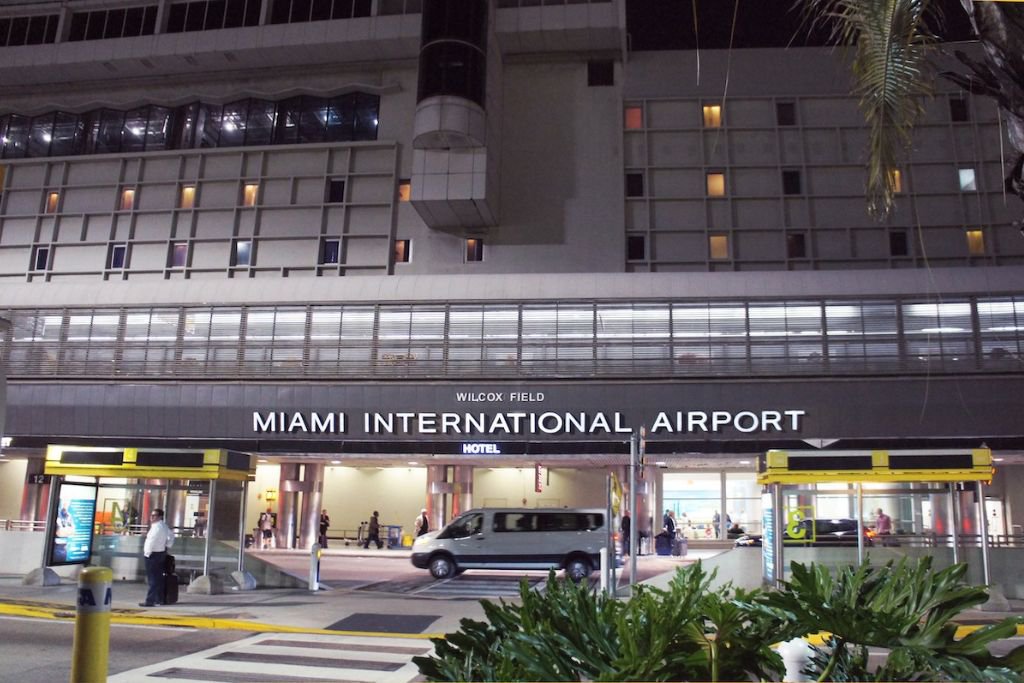You are currently viewing Storms knock out power and delay flights across South Florida – Caribbean National Weekly