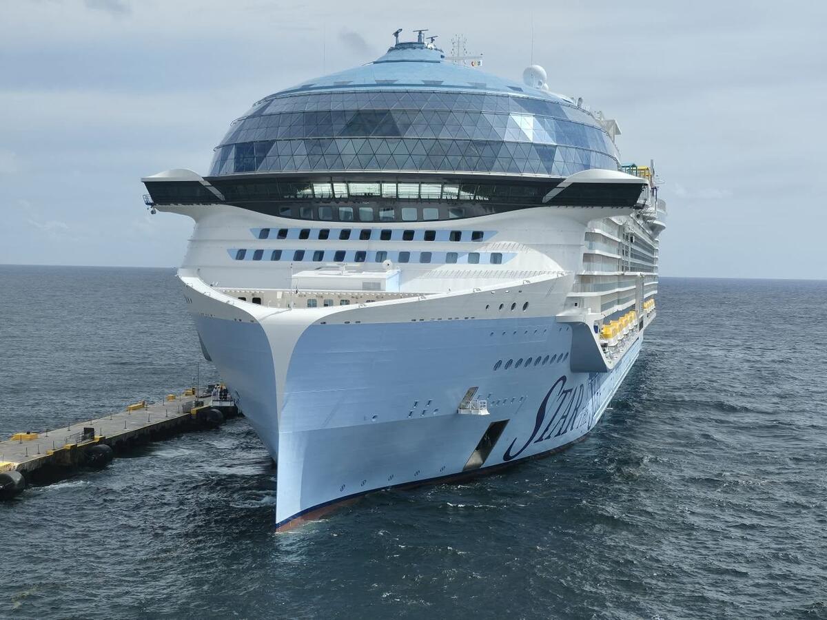 You are currently viewing Royal Caribbean changes more cruise itineraries to avoid hurricane threat – Royal Caribbean Blog