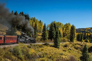 Read more about the article This Scenic U.S. Train Was Just Named the No. 1 Rail Journey in the World for Fall
