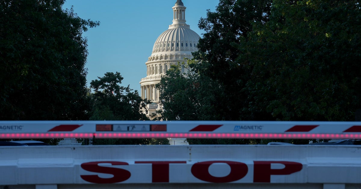 You are currently viewing Government shutdown live updates as dispute emerges over back pay for furloughed workers – CBS News