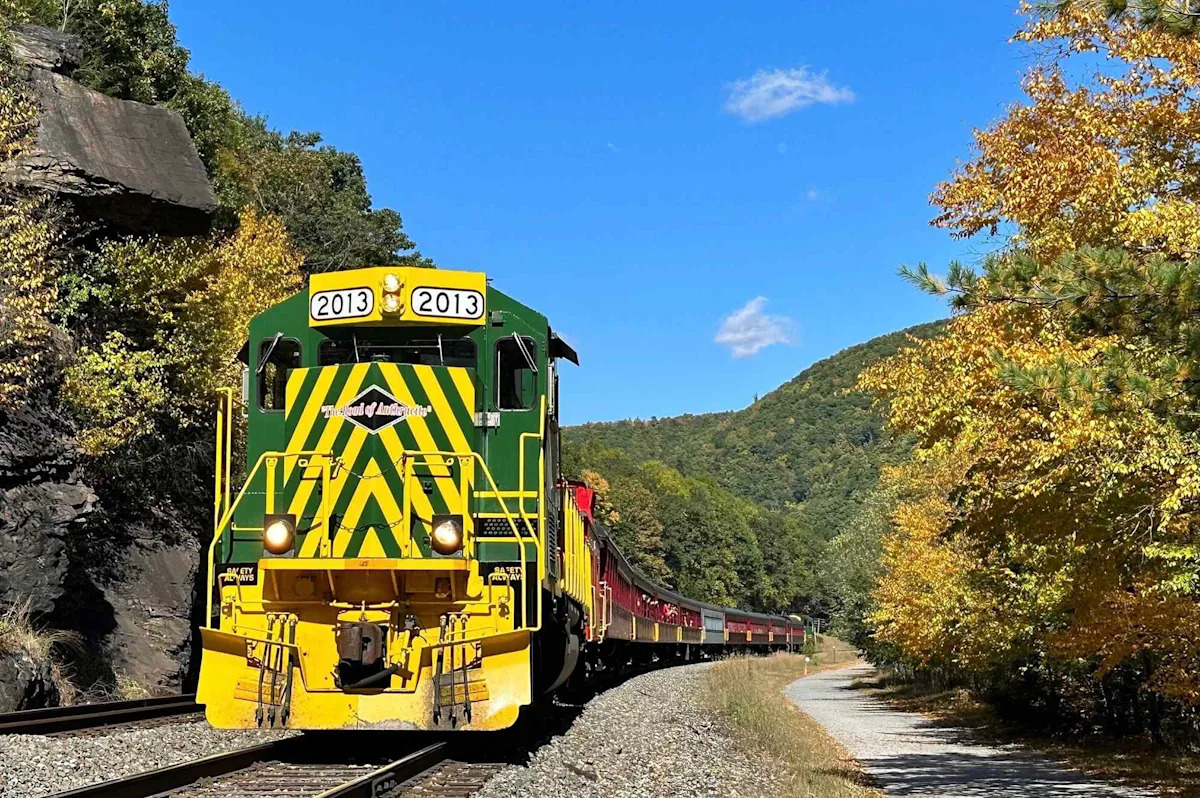 Read more about the article This Vintage Train Is One of the Best Ways to See Fall Foliage—and It Goes Through a Gorge With Stunning Waterfalls