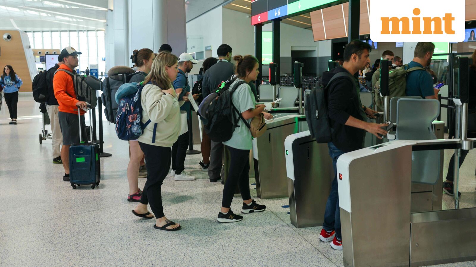 Read more about the article Canada updates travel warning for US: Here's what you must know before crossing the border – Mint