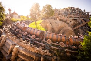 Read more about the article Magic Kingdom Rope Drop & Early Entry Tips 2025: Morning Rides to Do & Avoid – Disney Tourist Blog