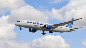 Read more about the article LAX-bound flight detours after plane's windshield cracks mid-travel – NBC Los Angeles