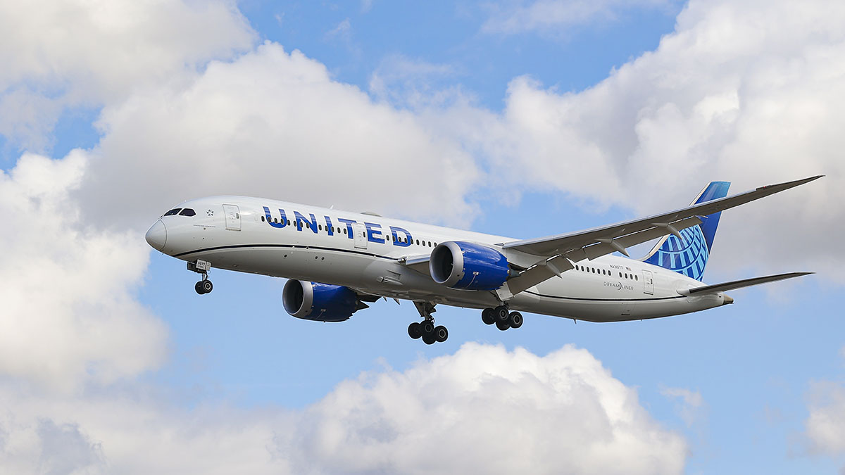 You are currently viewing LAX-bound flight detours after plane's windshield cracks mid-travel – NBC Los Angeles