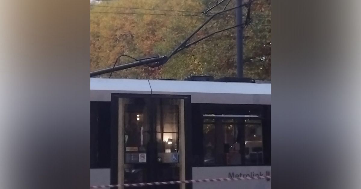 Read more about the article LIVE: Travel chaos as Metrolink line suspended and four city centre stops closed – updates – Manchester Evening News