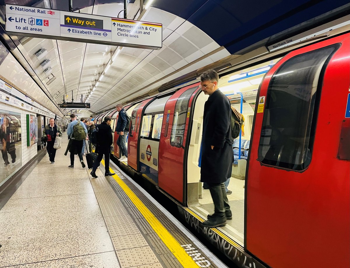 You are currently viewing Northern Line hit with severe delays – latest travel updates – London Evening Standard