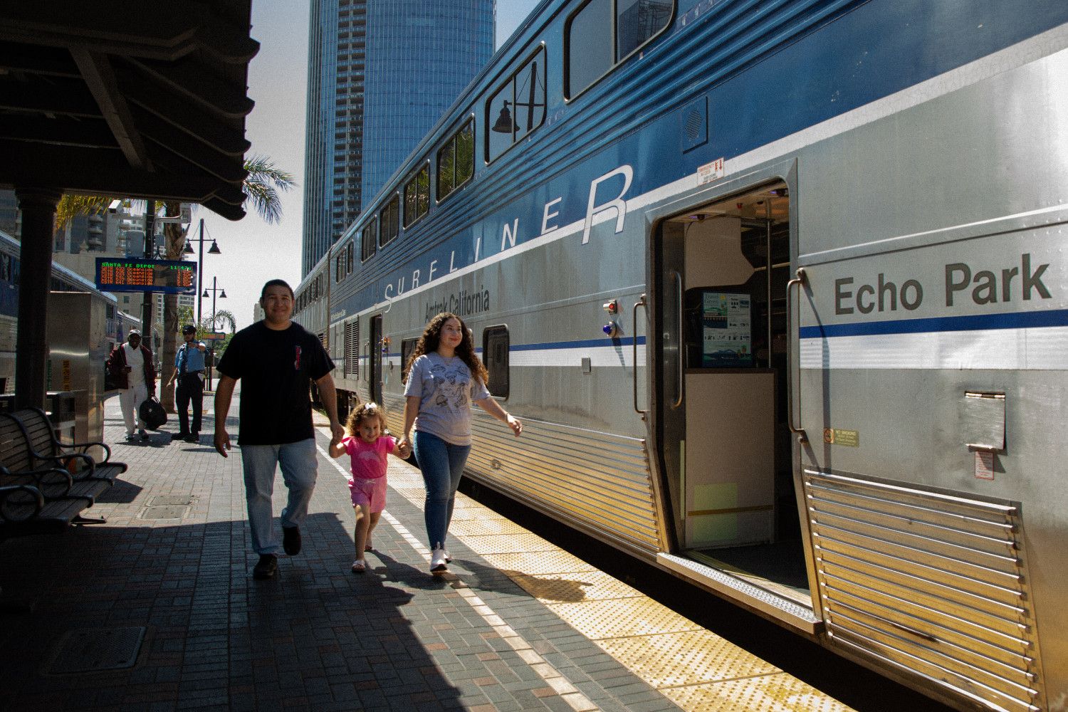 You are currently viewing Amtrak Pacific Surfliner and SeaWorld San Diego Partner to Offer Exclusive Discounts for Travelers Exploring Southern California’s Top Attractions – Travel And Tour World