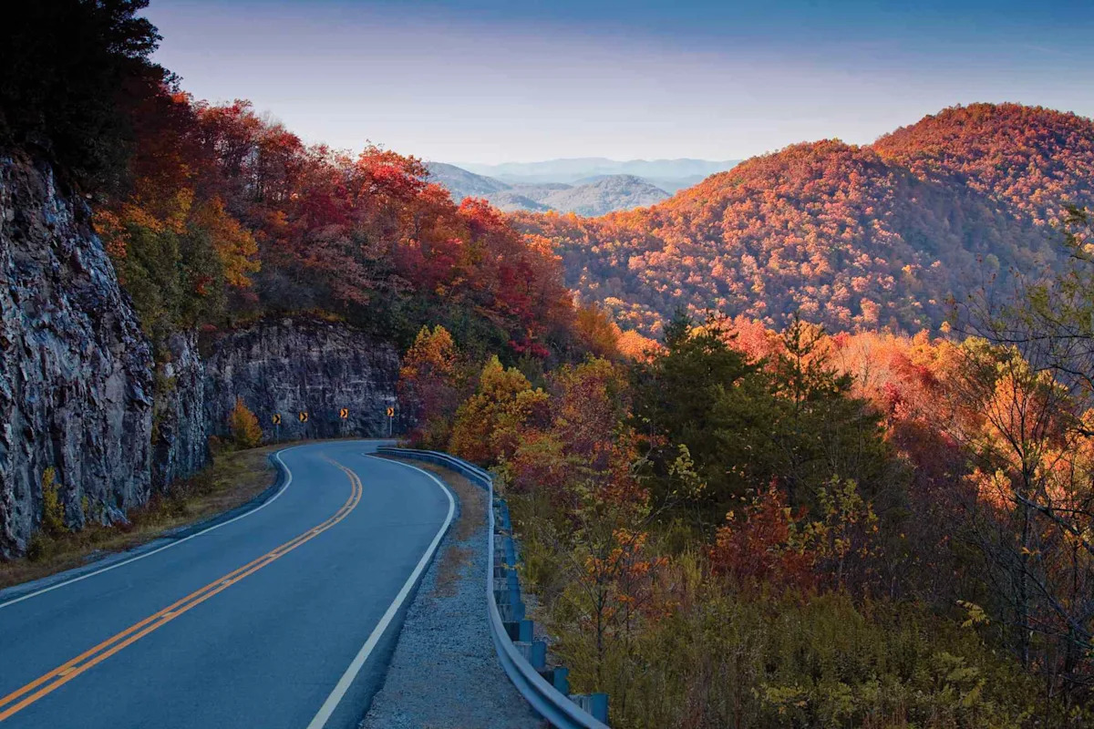 Read more about the article This 40-mile Scenic Drive in Georgia Has Some of the Most Stunning Fall Foliage in the State