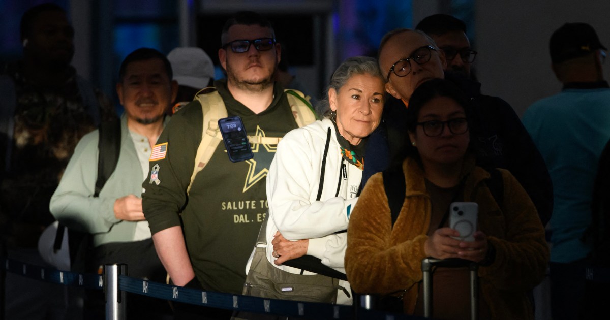 You are currently viewing Travelers brace for mass holiday delays amid dragging government shutdown and cut flights – NBC News
