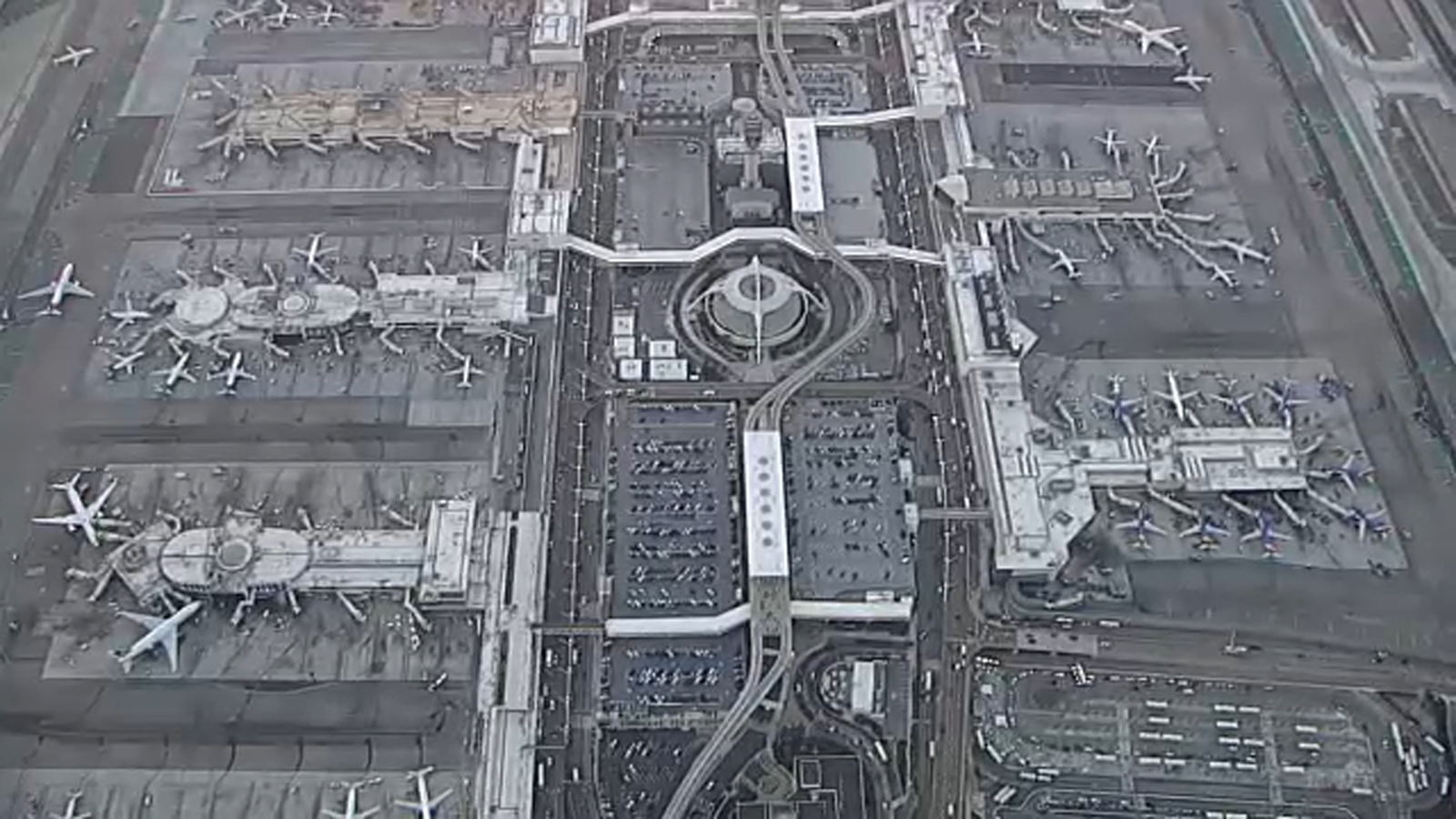 You are currently viewing LAX, Ontario among airports to have flight capacity reduced by 10% due to government shutdown – ABC7 Los Angeles