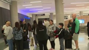 Read more about the article FAA cuts 10% of flights, causing delays at Houston airports – Click2Houston