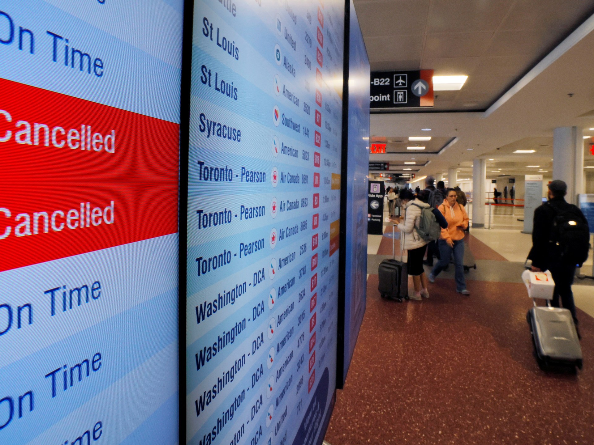 You are currently viewing Thousands of US flights cancelled, delayed as government shutdown continues – Al Jazeera