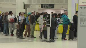Read more about the article Flight cuts could jump to 10% by Friday | What it means for Houston travel – KHOU
