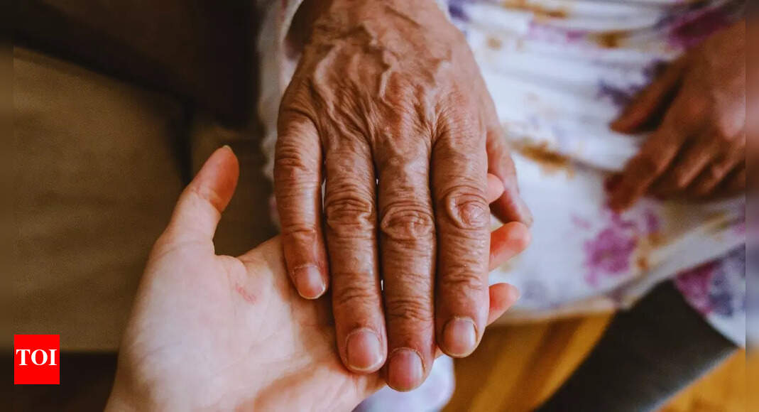 You are currently viewing How to make sure you get the lower berth ticket? Useful tips for senior citizens by railway official – The Times of India