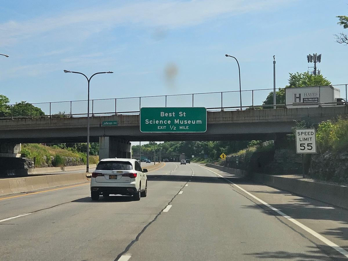 You are currently viewing Girls Twerking on Top Of Car WHILE Travelling Down 33 in Buffalo, New York – WYRK