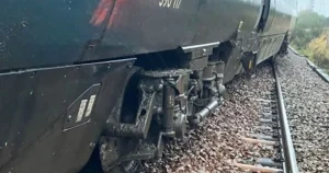 Read more about the article Cumbria train derailment RECAP: Several injured as disruption set to last days – The Mirror
