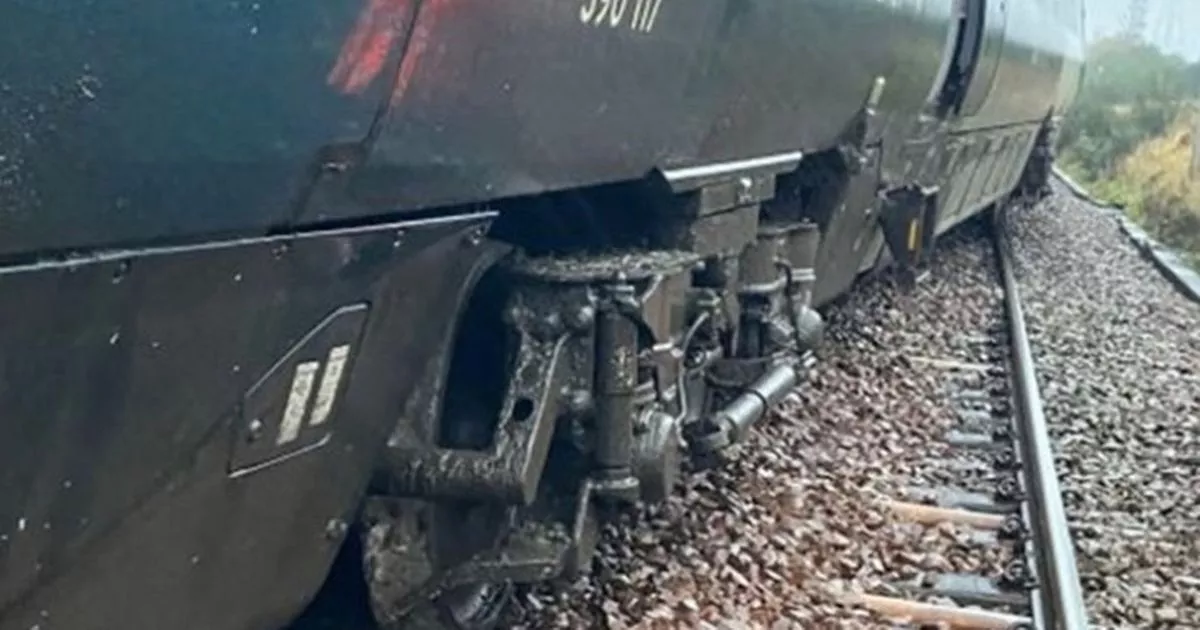 You are currently viewing Cumbria train derailment RECAP: Several injured as disruption set to last days – The Mirror