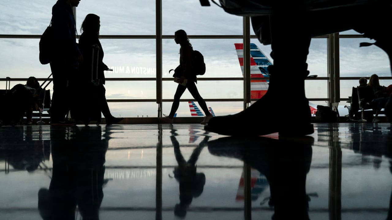 You are currently viewing Thanksgiving travel 2024: Track flight status, delays at NYC-area airports – FOX 5 New York
