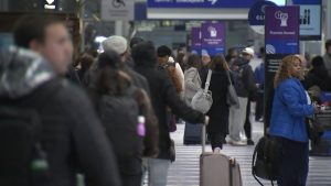 Read more about the article Travel Tuesday deals 2025: Tips to avoid flight nightmare, score last-minute sales this holiday season – ABC7 Chicago