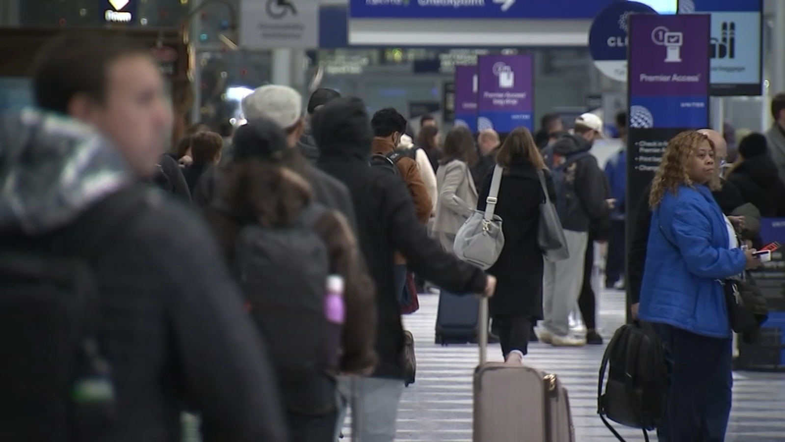 You are currently viewing Travel Tuesday deals 2025: Tips to avoid flight nightmare, score last-minute sales this holiday season – ABC7 Chicago