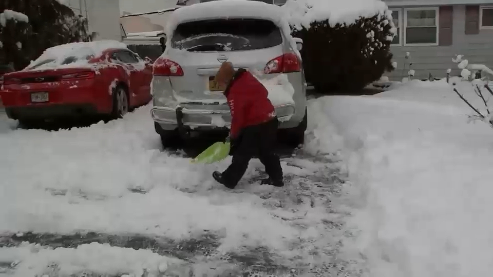 You are currently viewing Snow packs punch, snarls travel as deep freeze settles in NYC, NJ and across Tri-State area – ABC7 New York