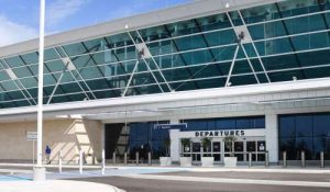 Read more about the article Air Canada flight delay leaves passengers in limbo – Royal Gazette | Bermuda