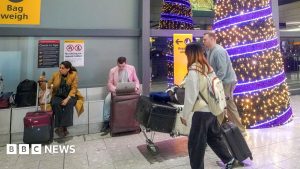 Read more about the article Friday to be busiest travel day of festive season – BBC