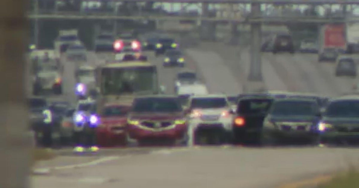 You are currently viewing South Florida braces for record Thanksgiving travel surge – CBS News