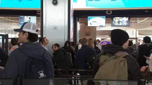 Read more about the article Holiday travel in full swing at area airports, and on roads and rails; chance of snow Tuesday could cause delays – ABC7 New York