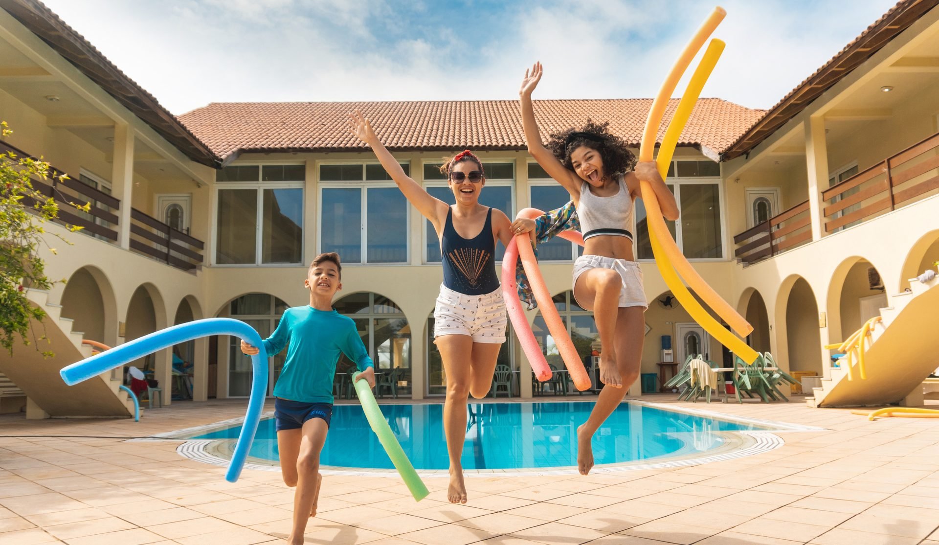 You are currently viewing The Best Hotel Deals for Summer 2025 – Free Nights, Water Park Tickets and More – NerdWallet