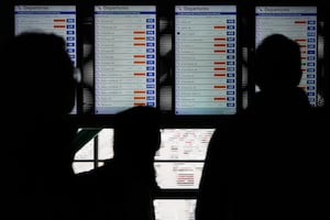 You are currently viewing Flights canceled, delayed at Jacksonville airport as ice storm impacts travel to New York – Yahoo